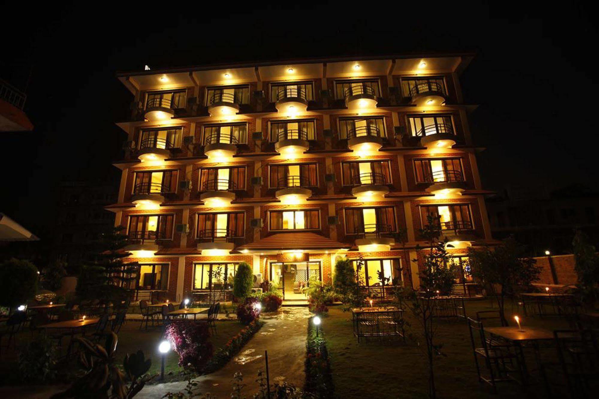 Hotel Dandelion Pokhara Buitenkant foto