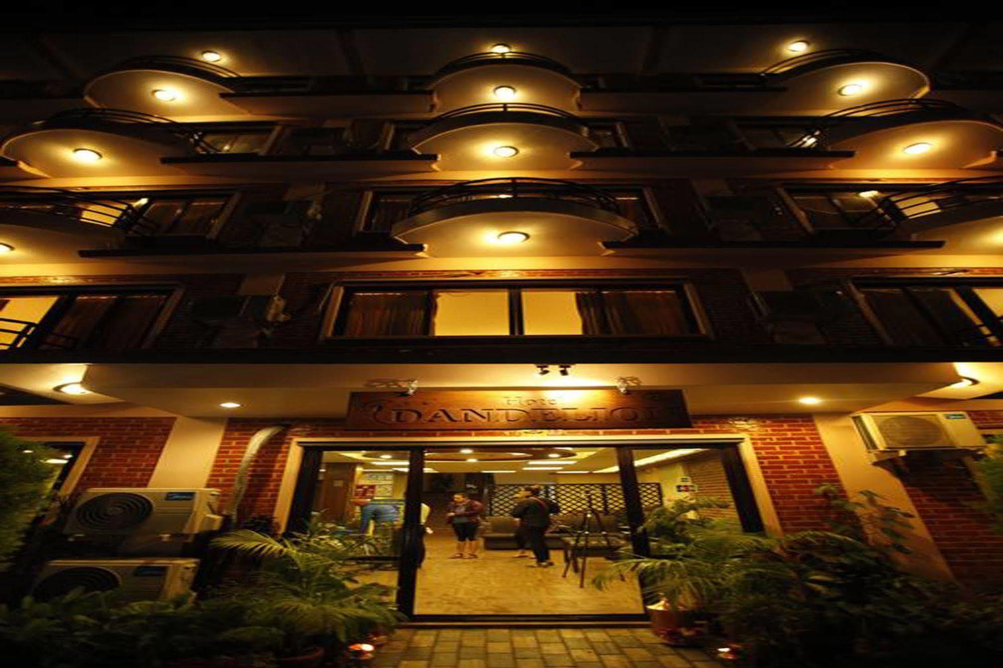 Hotel Dandelion Pokhara Buitenkant foto