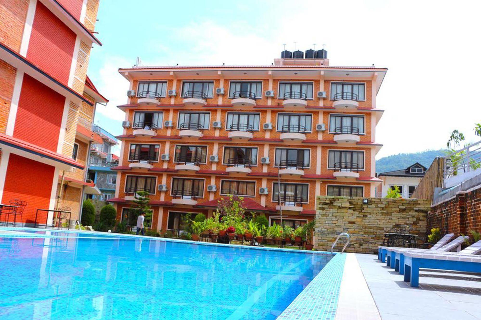 Hotel Dandelion Pokhara Buitenkant foto