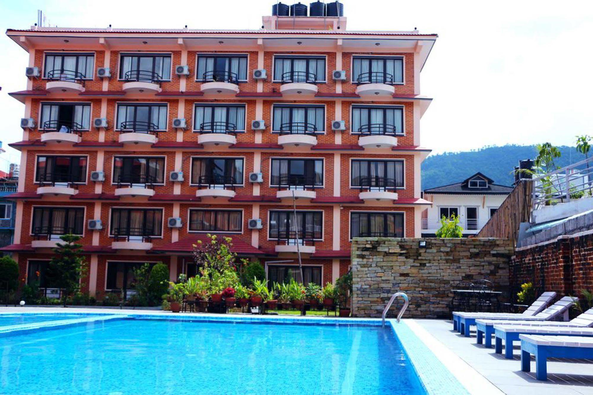 Hotel Dandelion Pokhara Buitenkant foto