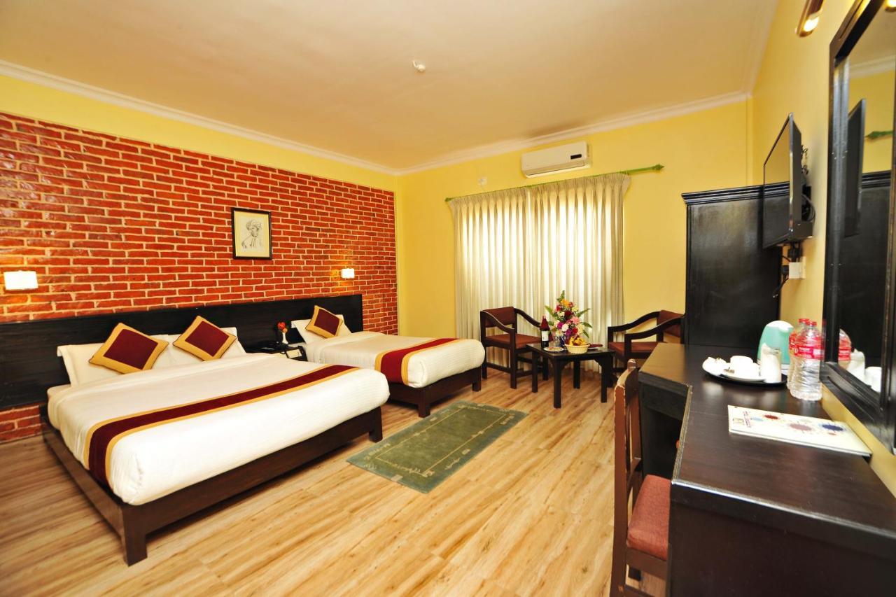 Hotel Dandelion Pokhara Buitenkant foto