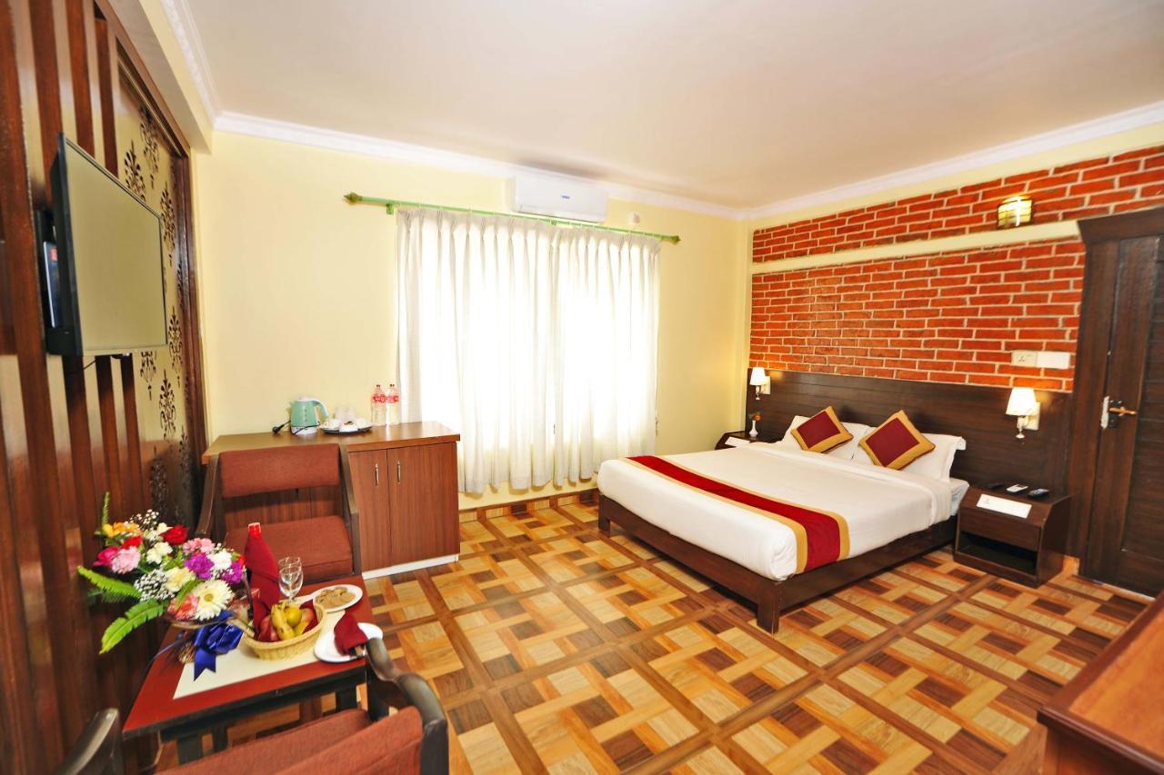 Hotel Dandelion Pokhara Buitenkant foto