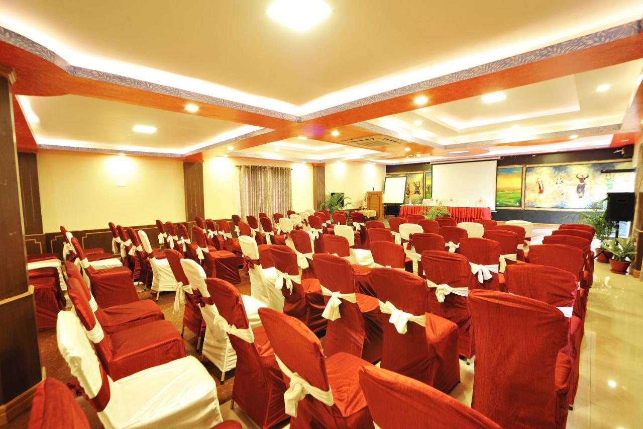Hotel Dandelion Pokhara Buitenkant foto
